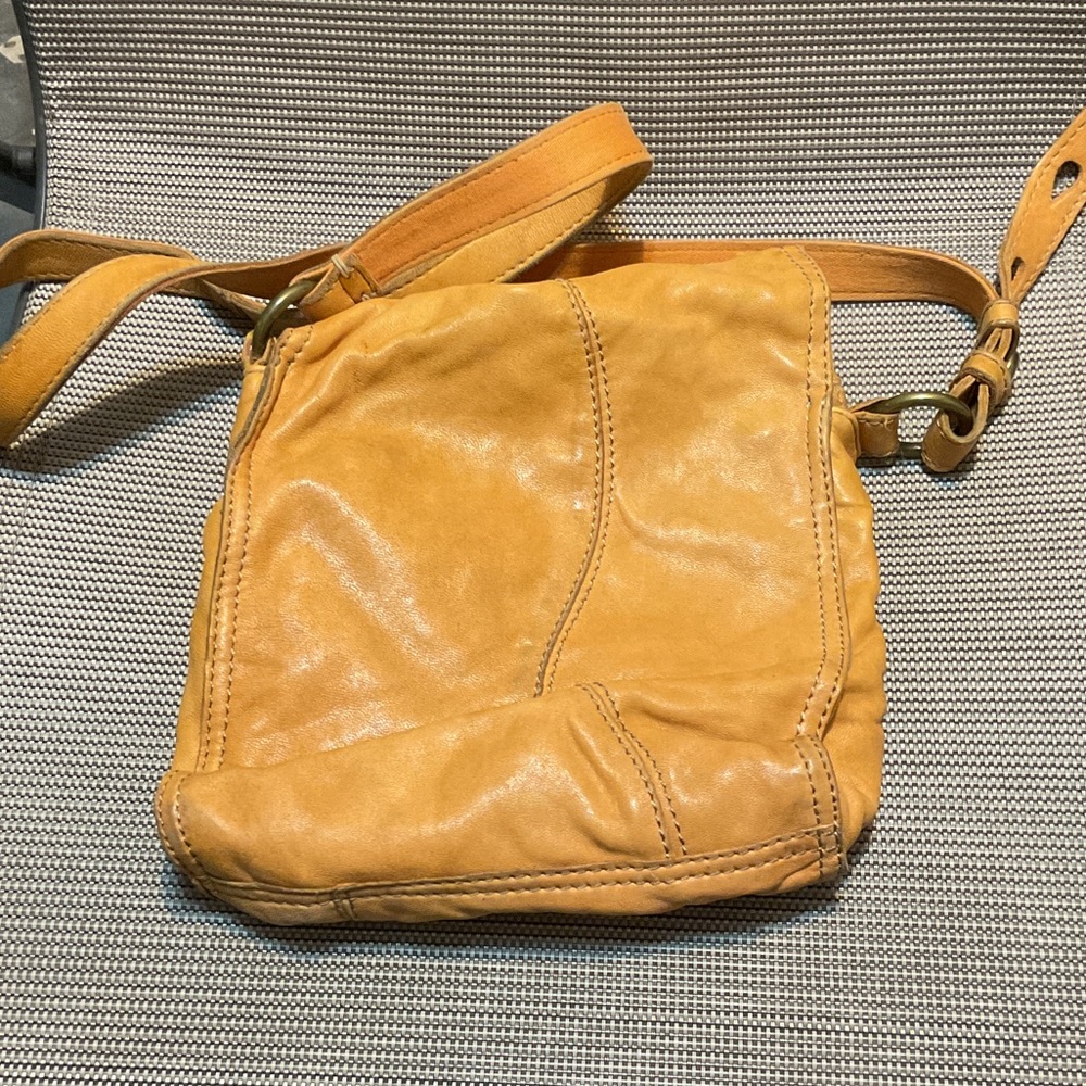 Lucky brand Stylish Tan Leather crossbody Bag - Picture 3 of 9